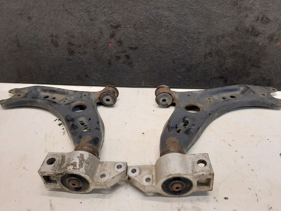 Передній ричаг підвіски vw golf 5 Caddy Touran Skoda a5