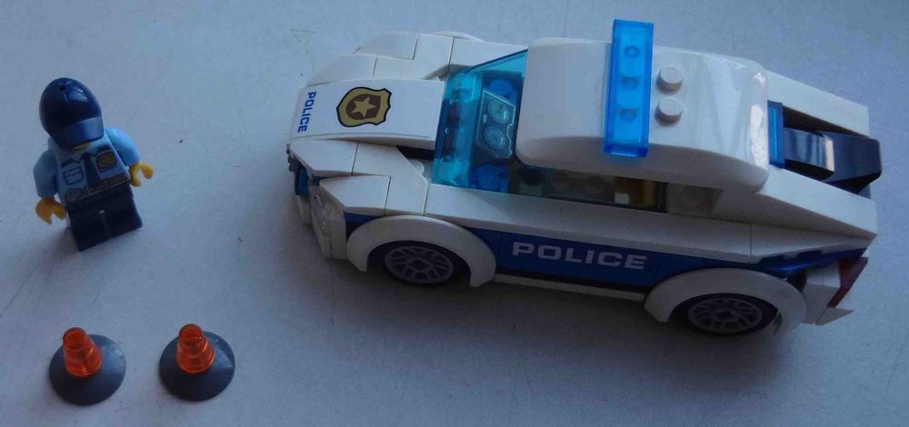 Конструктор LEGO City Автомобиль полицейского патруля Лего (60239)