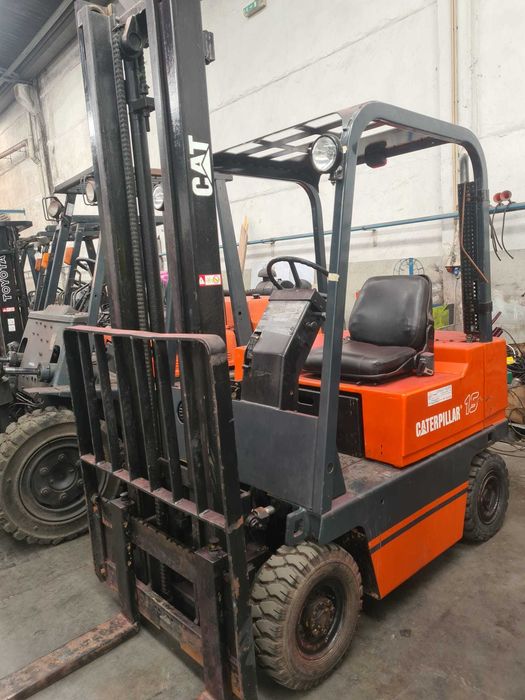 Empilhador Marca Caterpillar 1500kg 4mt altura diesel