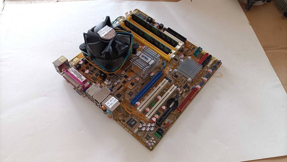 Motherboard ASUS P5K-VM com processador Intel E6550