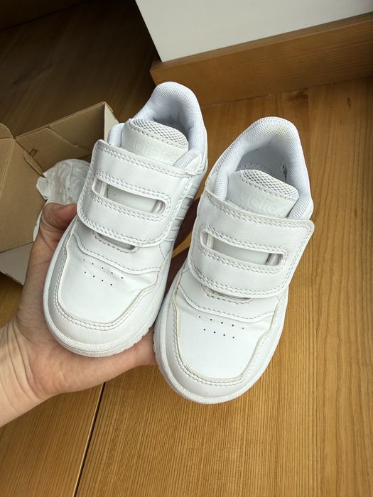 Білі кросівки на хлопчика adidas/ Белые кроссовки на мальчика