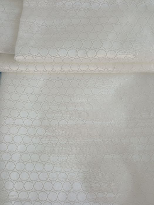 Conjunto de 2 cortinados, em branco (padrão elegante e discreto)