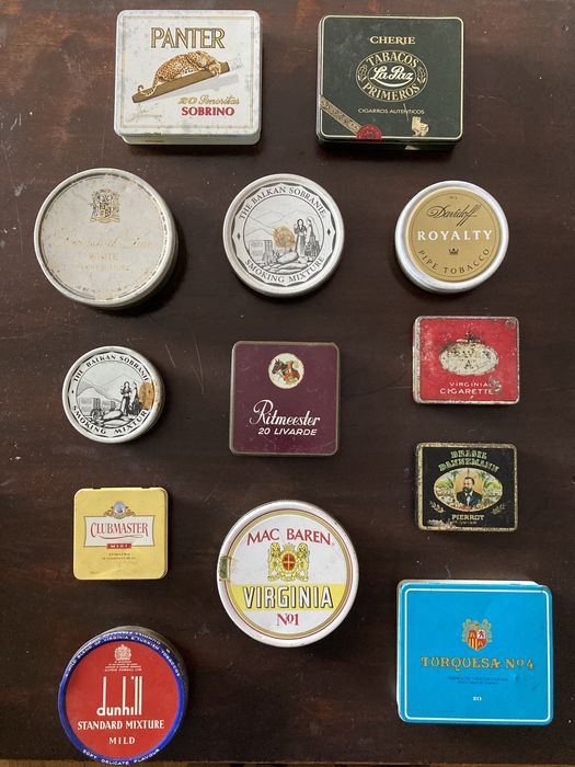 Latas de tabaco antigas e vintage.