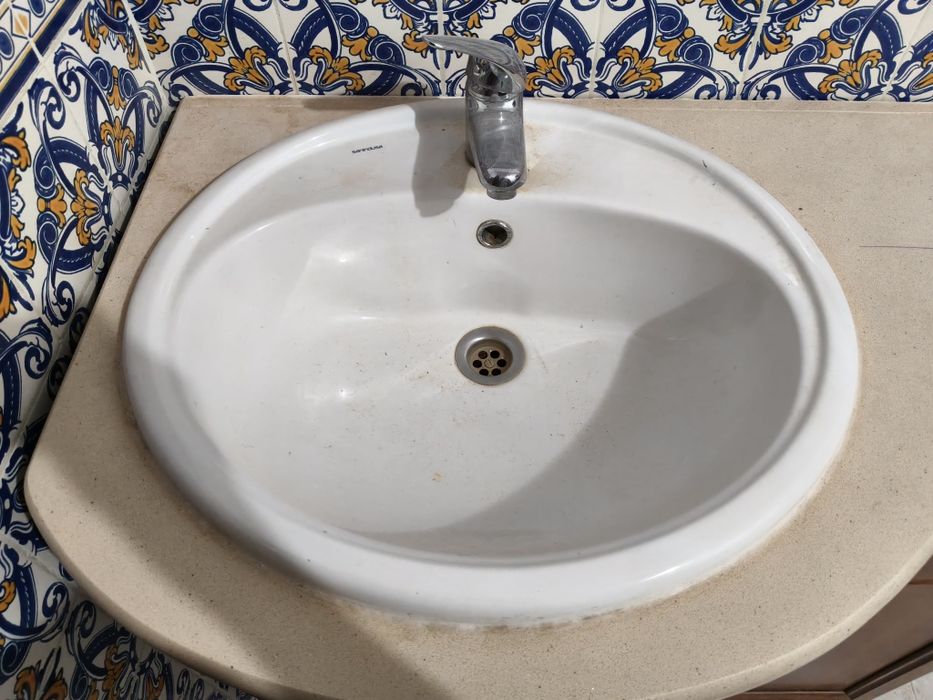 Móvel com lavatório para casa de banho