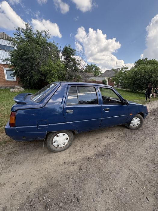 Продам автомобіль марки славута в гарному стані