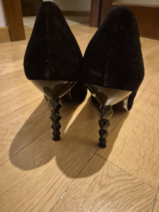 Sprzedam dwie pary pięknych szpilek rozmiar 40