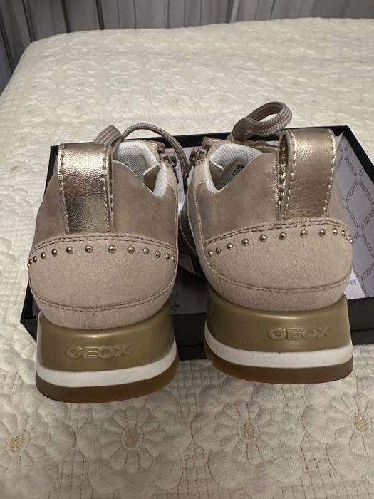 Продам нові кросівки GEOX
