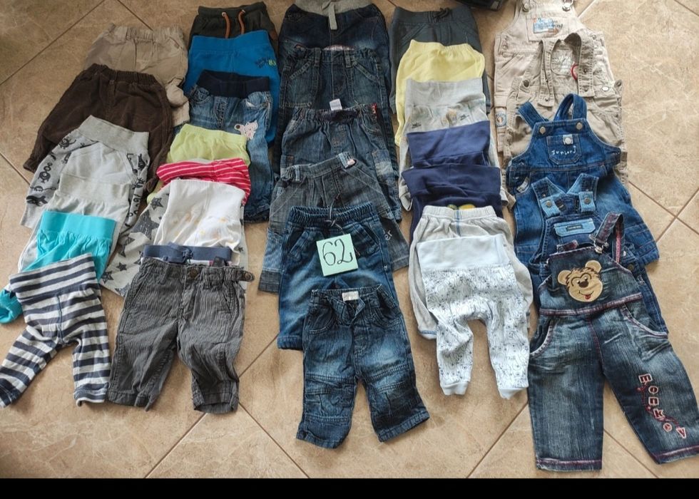 1 sztuka spodnie bluzki, body dla chłopca rozm. 62