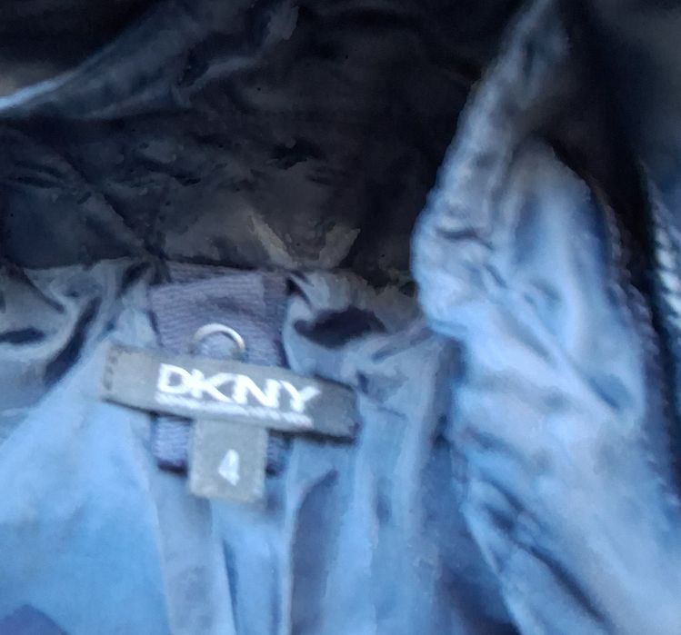 Impermeável com carapuço da DKNY