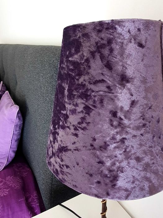 Candeeiro Roxo de Veludo - Gato Preto