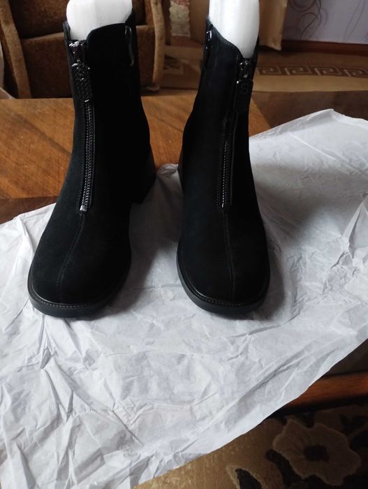 Ботинки замшевые,новые (Турция)