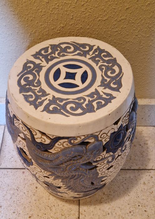 Oryginalny PUF ceramiczny orientalny wzorem smoków niebiesko biały