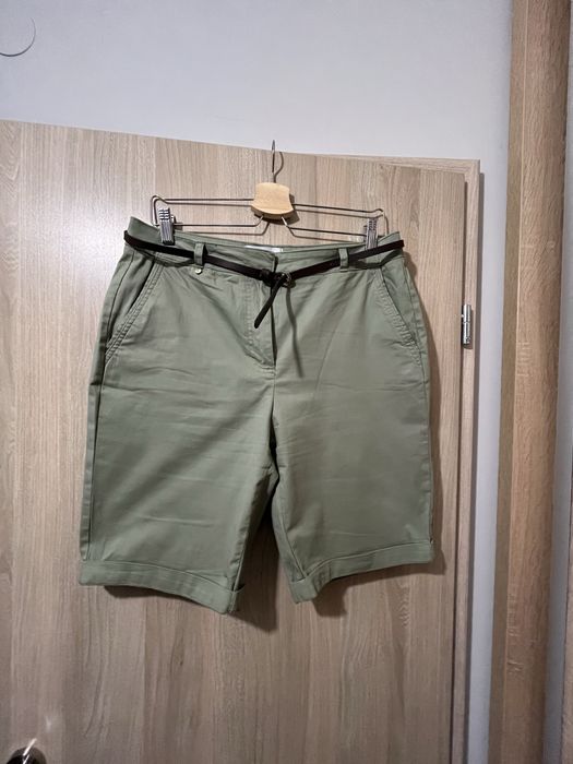 Bawełniane szorty typu bermudy z paskiem MOHITO rozm. 38