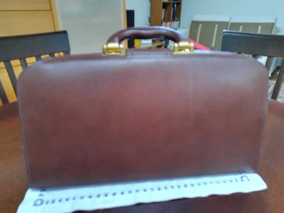 Mala de médico em pele genuina