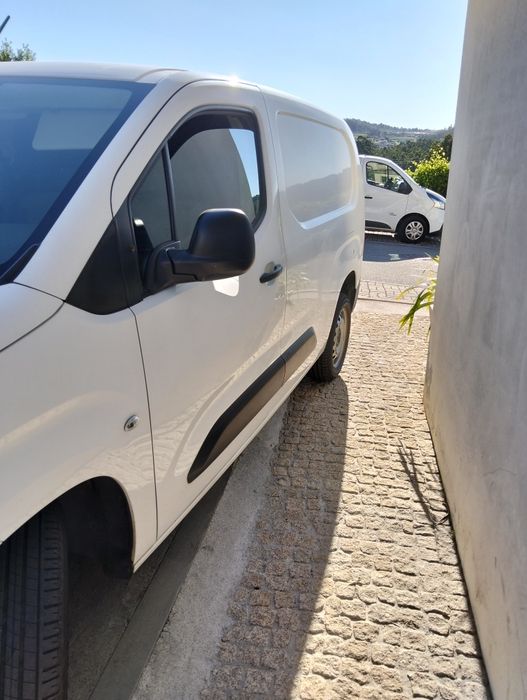 Vendo uma carrinha