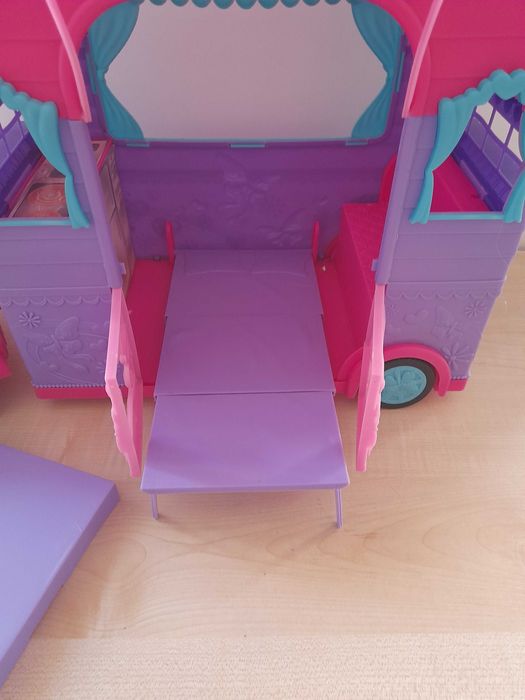 SPARKLE GIRLZ samochód z przyczepą kempingową