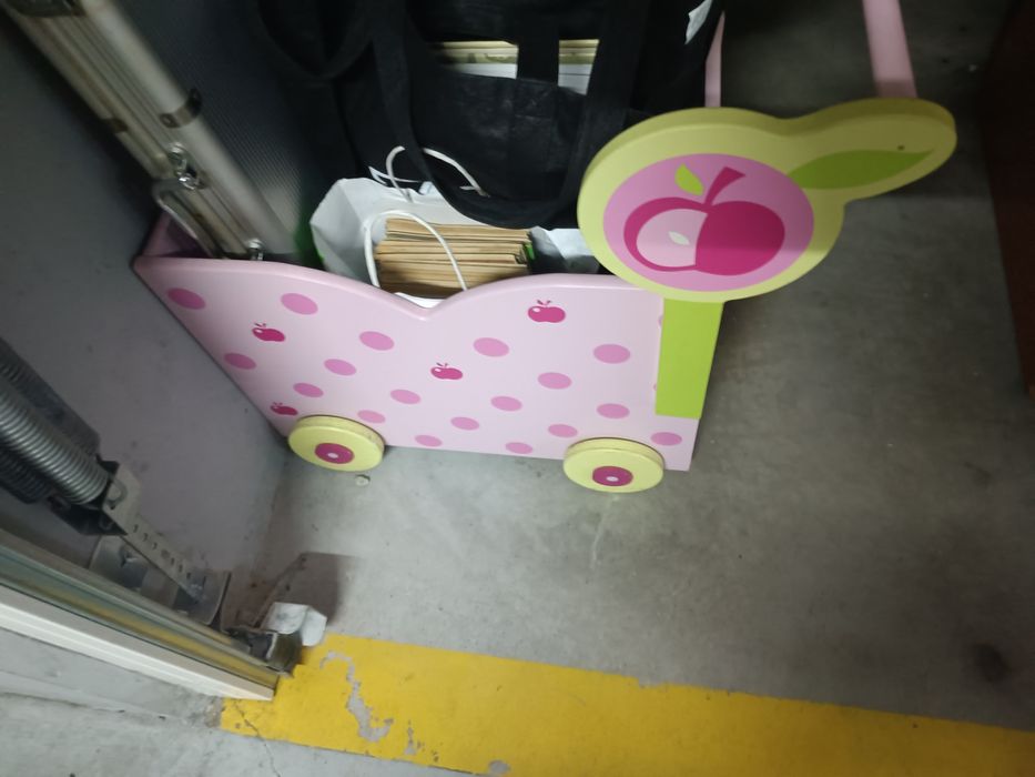 Carrinho Quarto Menina impecável