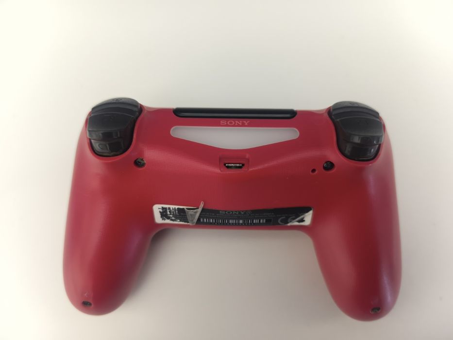 Versão PS4 Slim 500GB, 2 Comandos, 4 Jogos