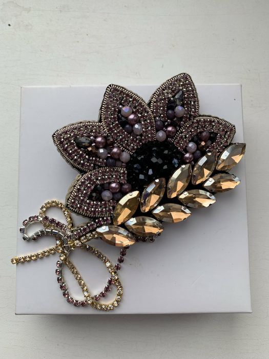 Вишукана дизайнерська  брошка