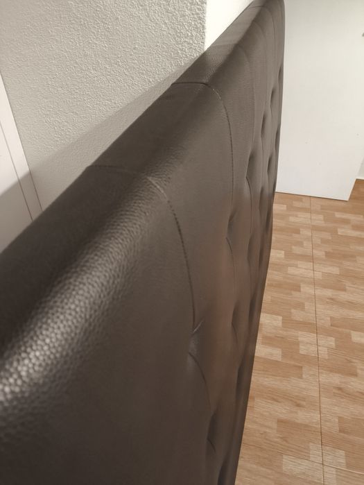 Cabeceira de cama preta