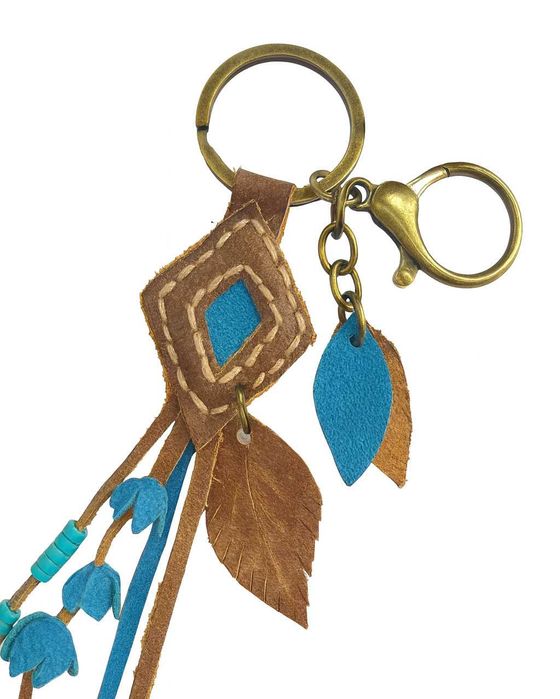 skórzany brelok amulet ze skórzanym frędzlem