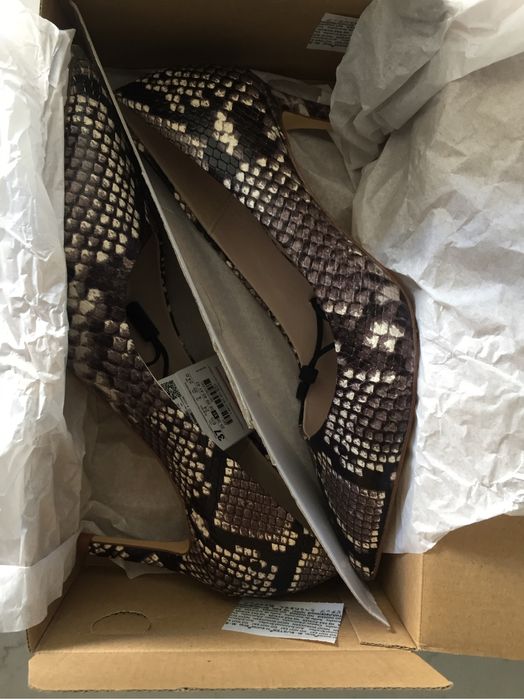 Sapatos em pele - Novos - Tam. 37