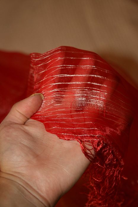 Lenço Vermelho com Prateado