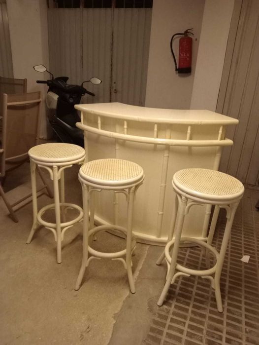 bar em bambu cor branco