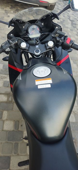 Продам мот HONDA CBR300R