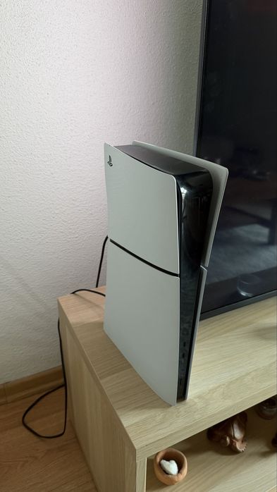 PS5 Digital 1TB - Como nova