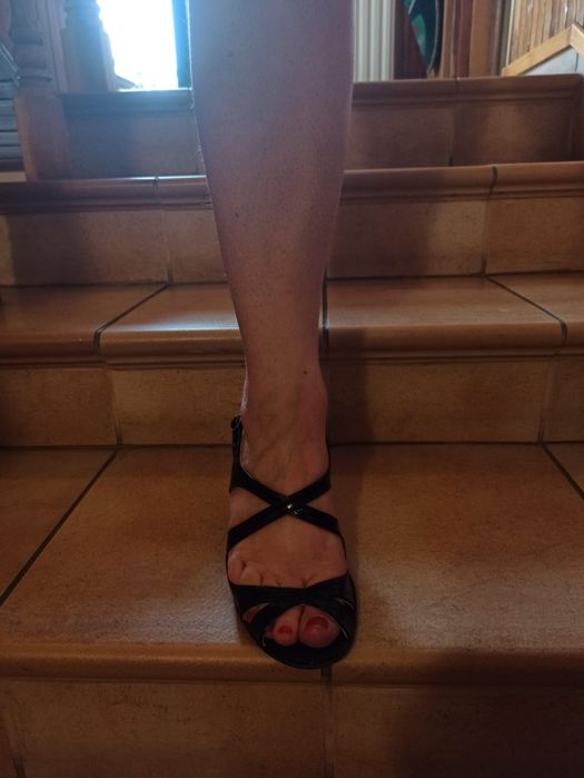 Czarne sandałki na obcasie