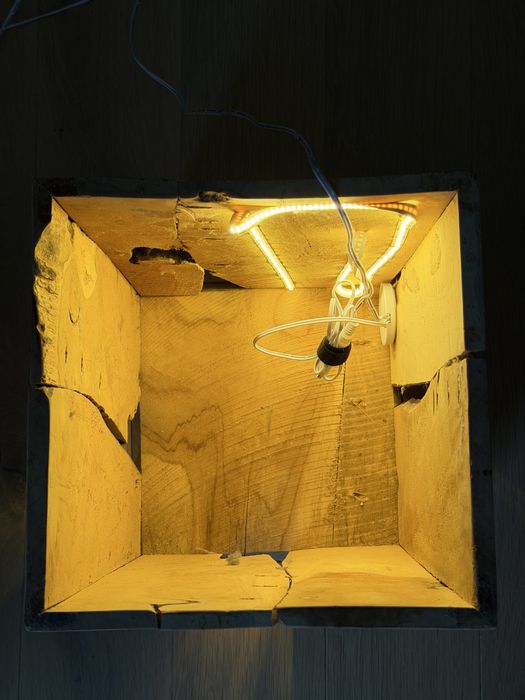 Stolik vintage / loft lite drewno z odzysku z oświetleniem LED (ciepła biel, ściemnianie + dotyk)
