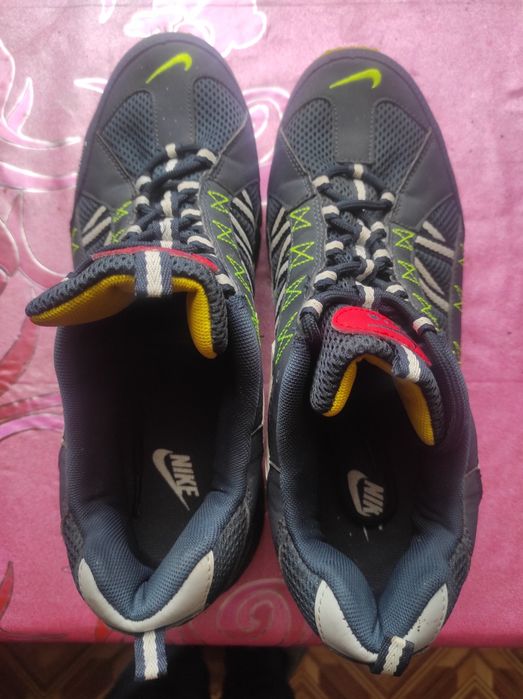 Продам кроссовки Nike
