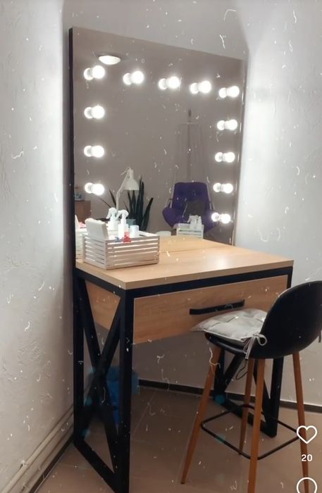 Стол для макияжа,стол бровиста.зеркало с подсветкой