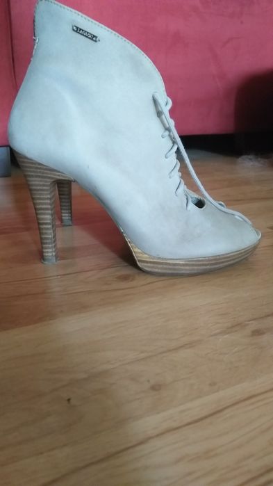 Buty wiązane Lasocki 37
