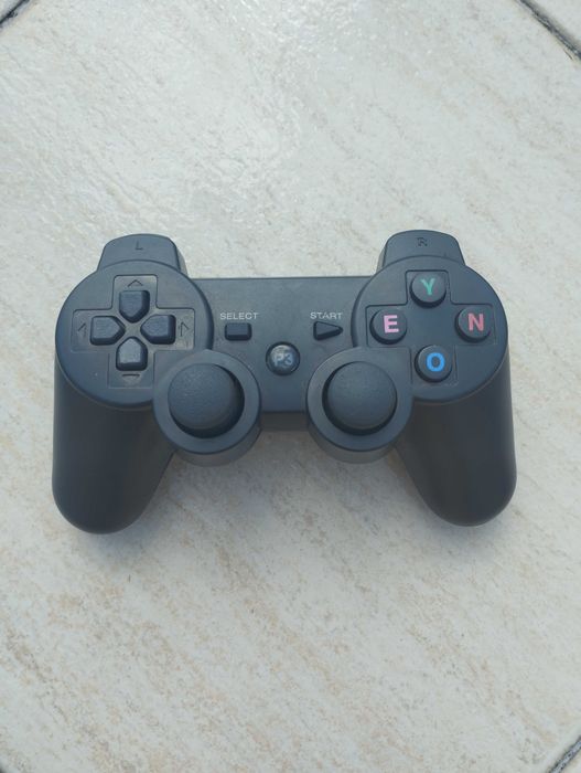 PlayStation 3 Super Slim + Comando DualShock Revisto