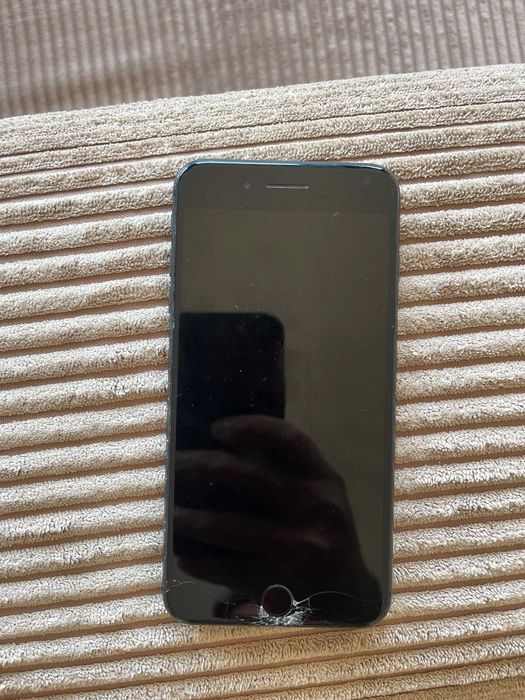 iPhone 8 Plus 64 GB — €60