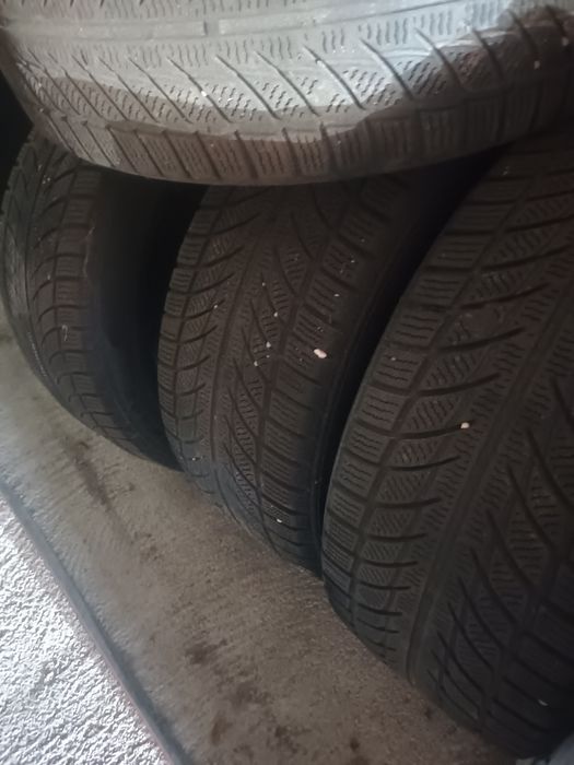 4 pneus 235/45 R18 98V em bom estado