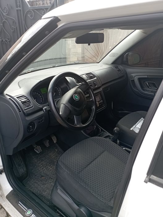 Продам машину Skoda Fabia