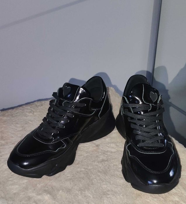 Sneakersy lakierowane czarne CheBello