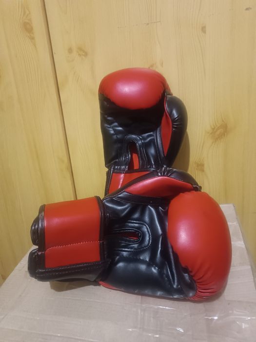 Перчатки, боксерські рукавички Everlast.