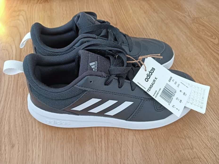 Ténis Adidas novos c/ etiqueta