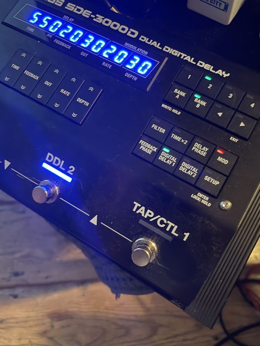 Vários pedais como novos na caixa!