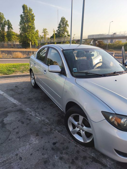 Carro modelo Mazda 3