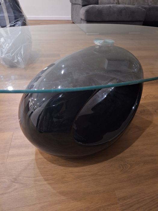 Mesa de centro / apoio (Tampo de vidro, base preta)