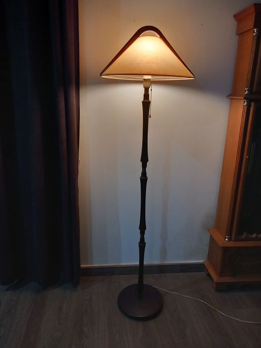 Candeeiro pé sala