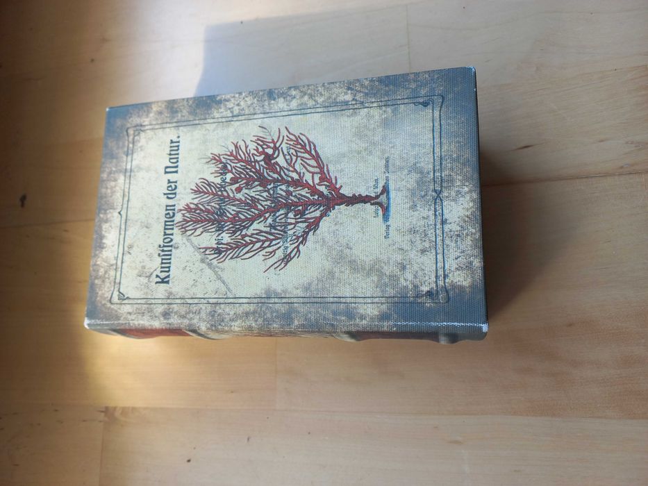 Skrytka w kształcie ksiązki