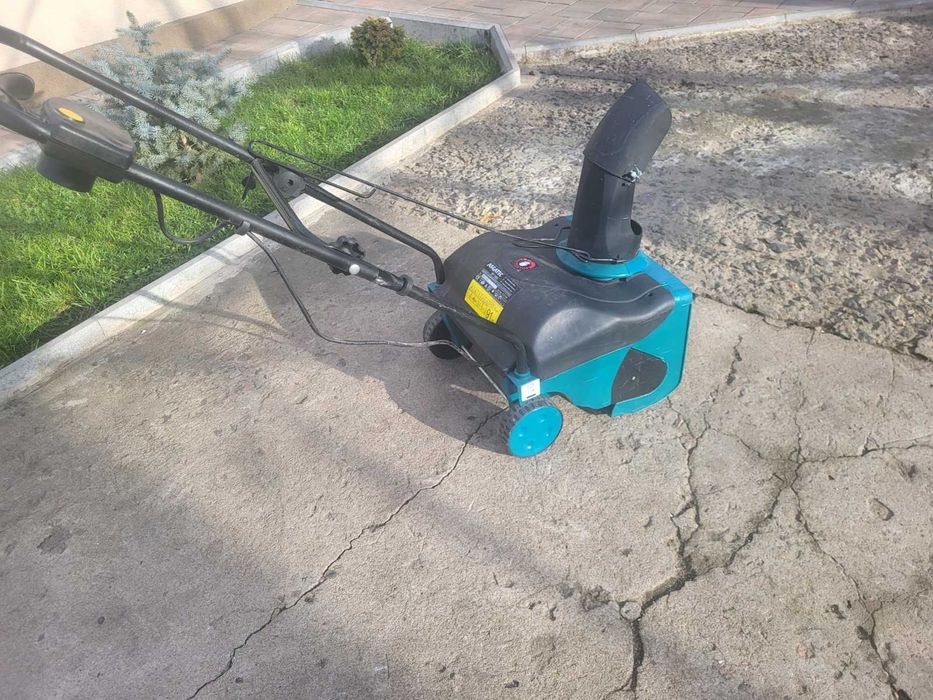 Снігоприбиральна машина з Європи