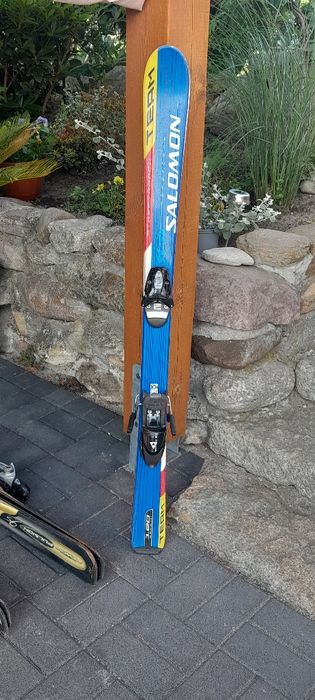 Narty 4 kpl. Atomic, 2×Salmon, Rossignol