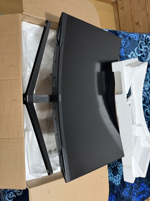Monitor Samsung Odyssey G5 32” Curvo QHD 1440p - Com Caixa